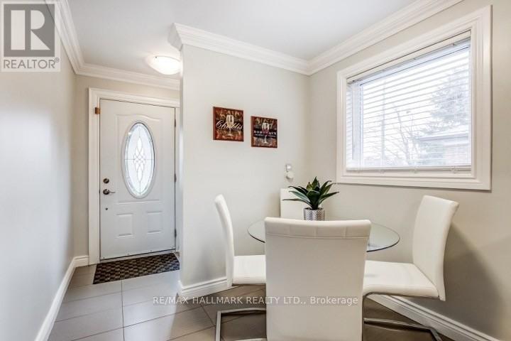 336 Skopit Road, Richmond Hill, Ontario  L4C 2Y8 - Photo 3 - N12498110