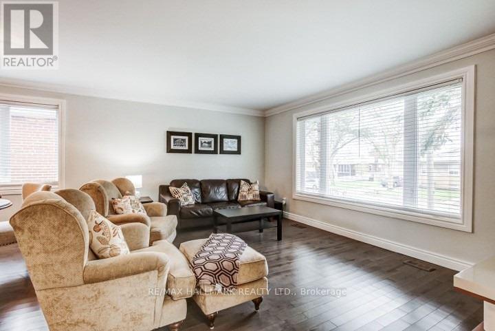 336 Skopit Road, Richmond Hill, Ontario  L4C 2Y8 - Photo 7 - N12498110