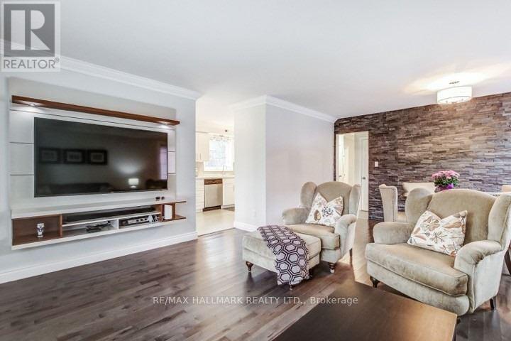 336 Skopit Road, Richmond Hill, Ontario  L4C 2Y8 - Photo 9 - N12498110