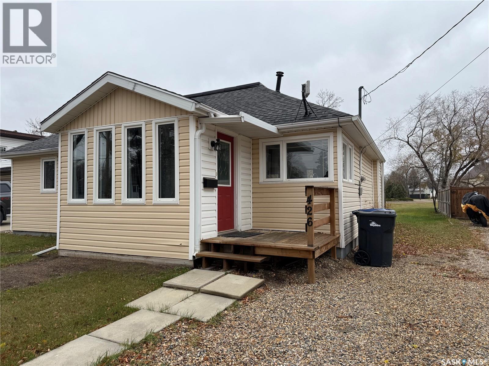 426 6th STREET NE, Weyburn, Saskatchewan