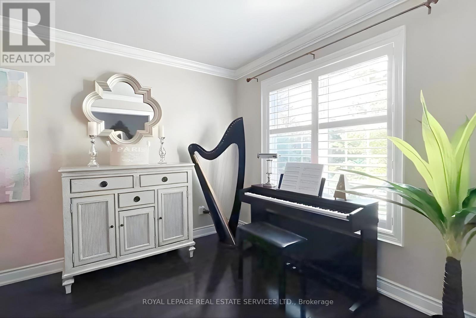 2384 Hollybrook Drive, Oakville, Ontario  L6M 4S8 - Photo 6 - W12498144