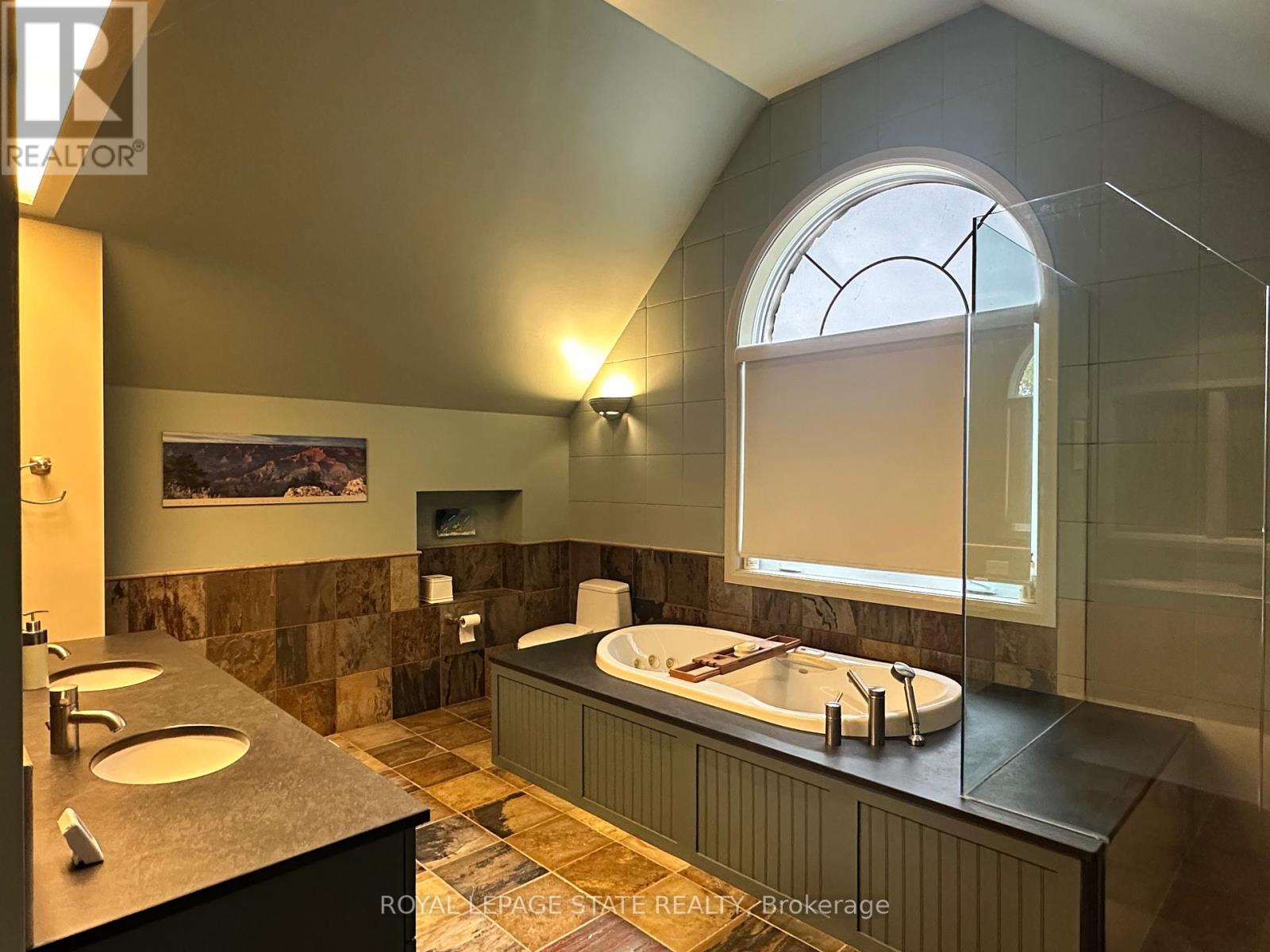 739 Sandy Bay Road, Haldimand, Ontario  N1A 2W6 - Photo 34 - X12498108