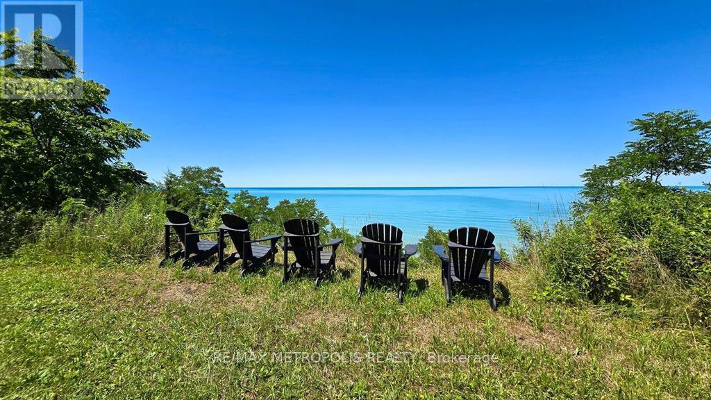 7049 Blue Coasts Heights, Plympton-Wyoming, Ontario  N0N 1E0 - Photo 20 - X12498116