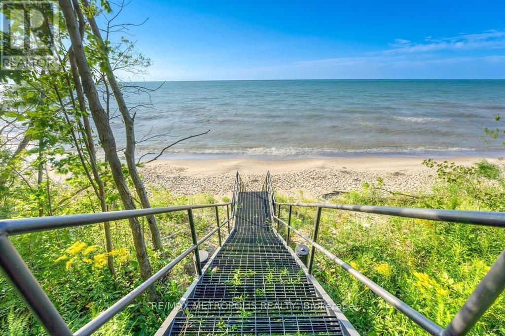 7049 Blue Coasts Heights, Plympton-Wyoming, Ontario  N0N 1E0 - Photo 24 - X12498116