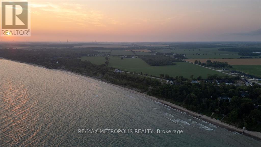 7049 Blue Coasts Heights, Plympton-Wyoming, Ontario  N0N 1E0 - Photo 28 - X12498116