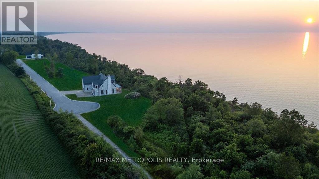 7049 Blue Coasts Heights, Plympton-Wyoming, Ontario  N0N 1E0 - Photo 38 - X12498116