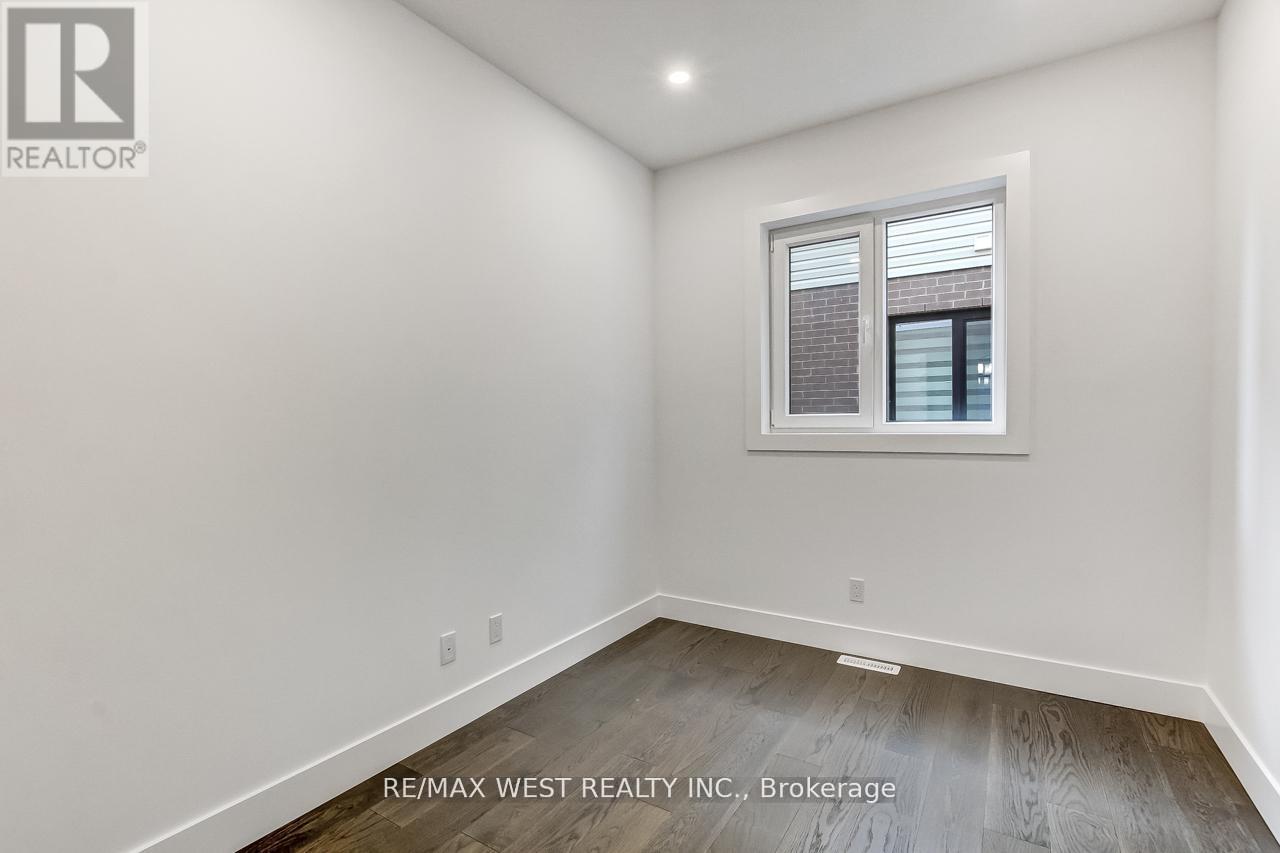 92 Poole Crescent, Middlesex Centre, Ontario  N0L 1R0 - Photo 11 - X12498118