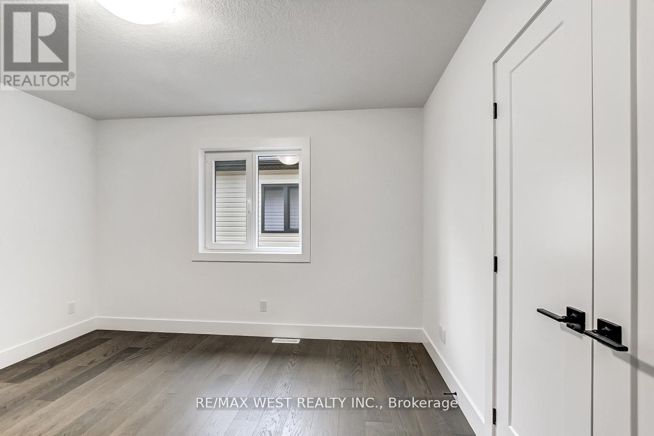 92 Poole Crescent, Middlesex Centre, Ontario  N0L 1R0 - Photo 15 - X12498118