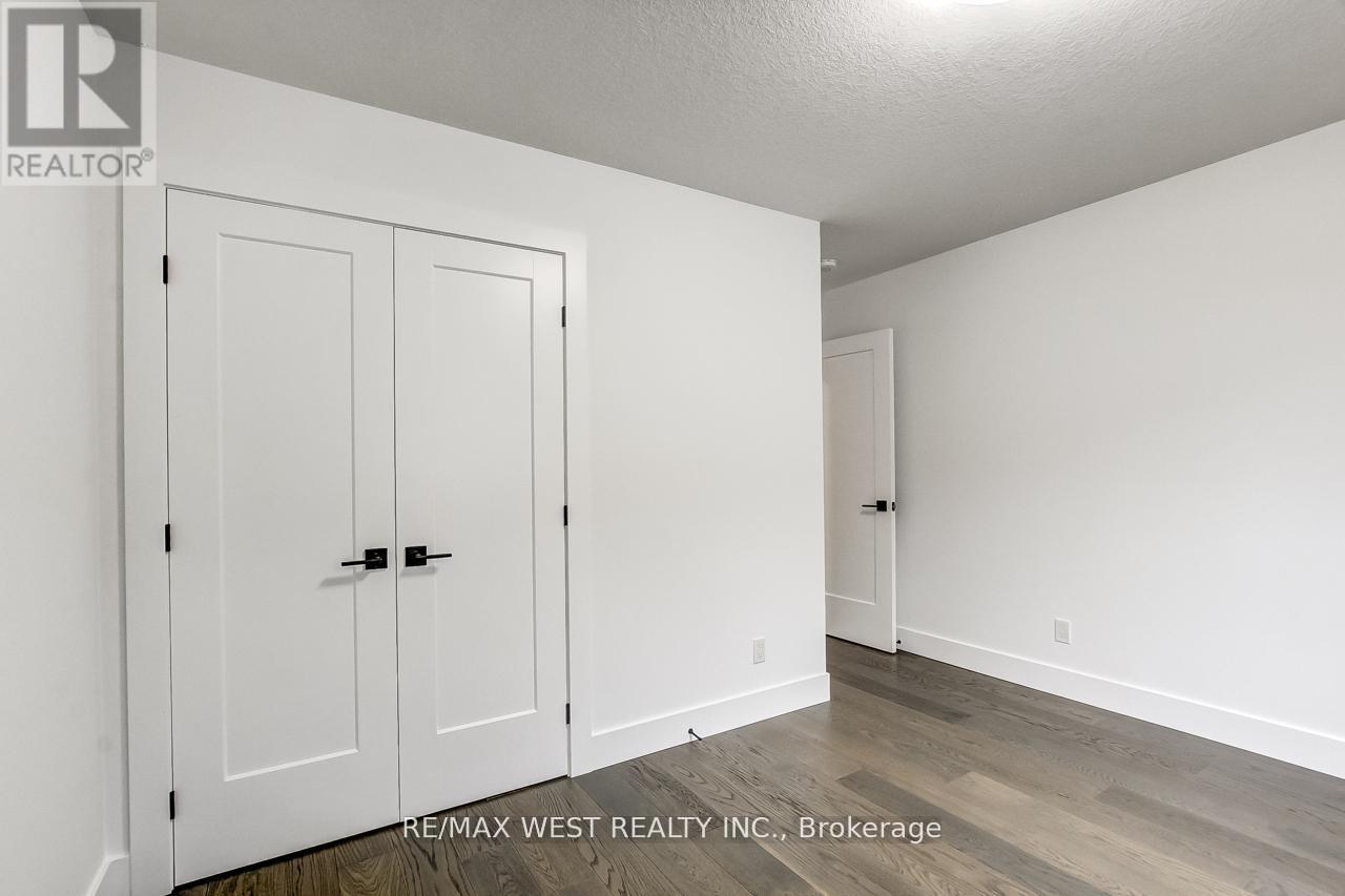 92 Poole Crescent, Middlesex Centre, Ontario  N0L 1R0 - Photo 17 - X12498118