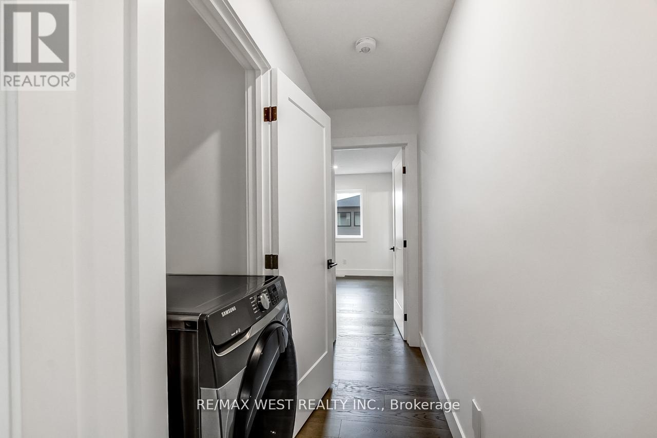 92 Poole Crescent, Middlesex Centre, Ontario  N0L 1R0 - Photo 22 - X12498118