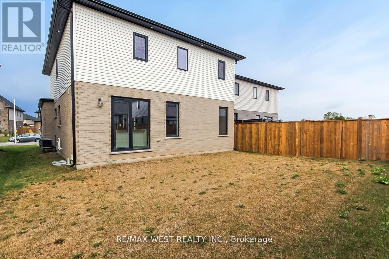 92 Poole Crescent, Middlesex Centre, Ontario  N0L 1R0 - Photo 28 - X12498118