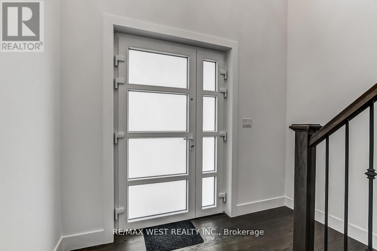 92 Poole Crescent, Middlesex Centre, Ontario  N0L 1R0 - Photo 3 - X12498118