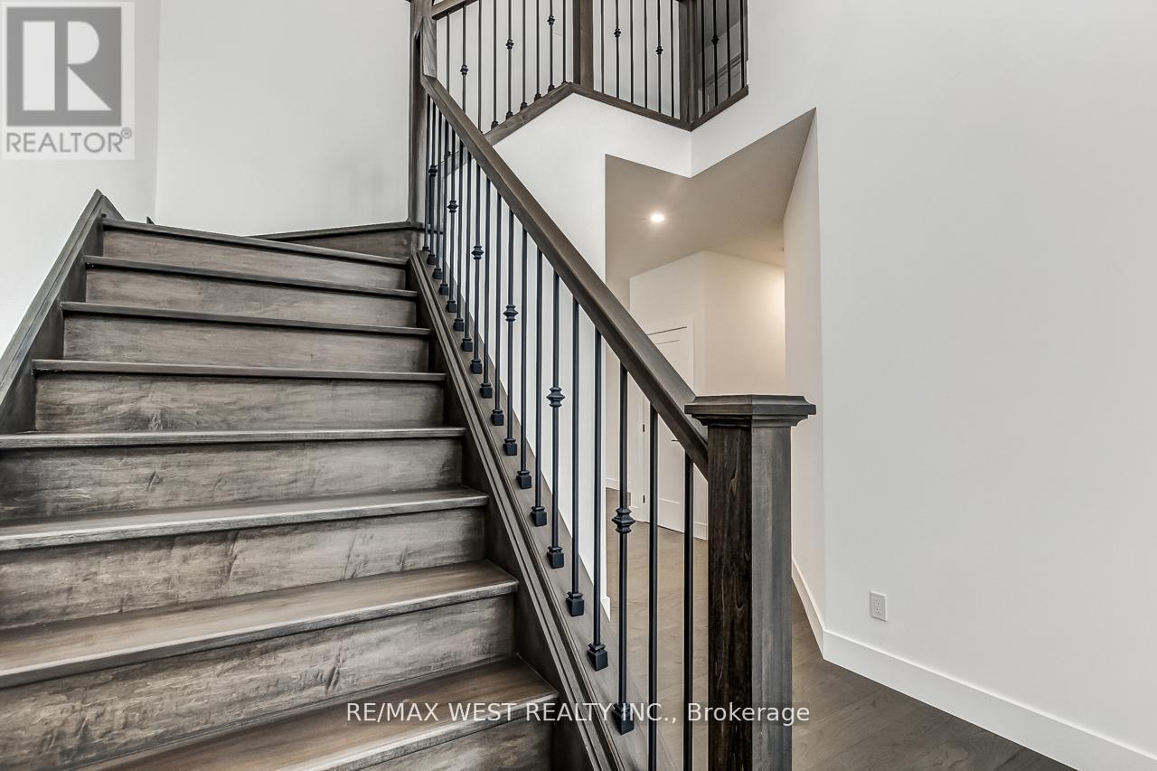 92 Poole Crescent, Middlesex Centre, Ontario  N0L 1R0 - Photo 4 - X12498118