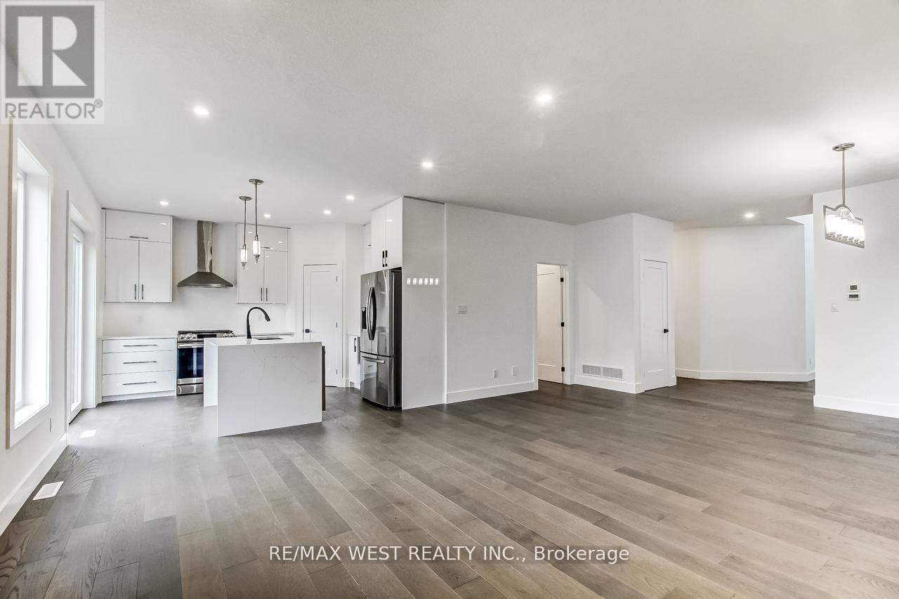 92 Poole Crescent, Middlesex Centre, Ontario  N0L 1R0 - Photo 7 - X12498118