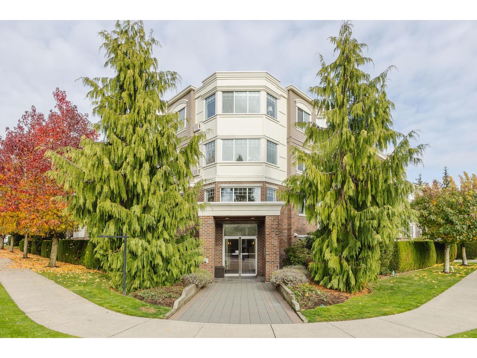 305 15357 Roper Avenue, White Rock, British Columbia  V4B 2G2 - Photo 2 - R3059514