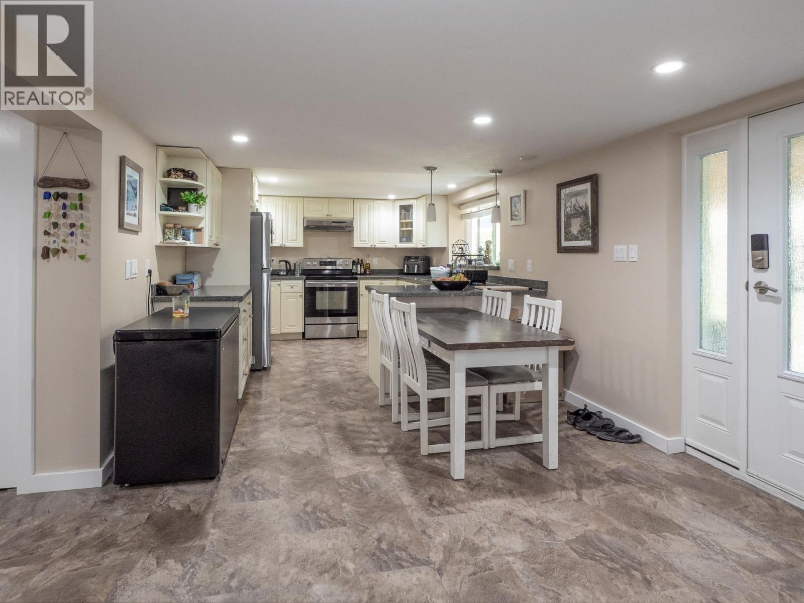 430 Aldersprings Road, Gibsons, British Columbia  V0N 1V0 - Photo 16 - R3063764