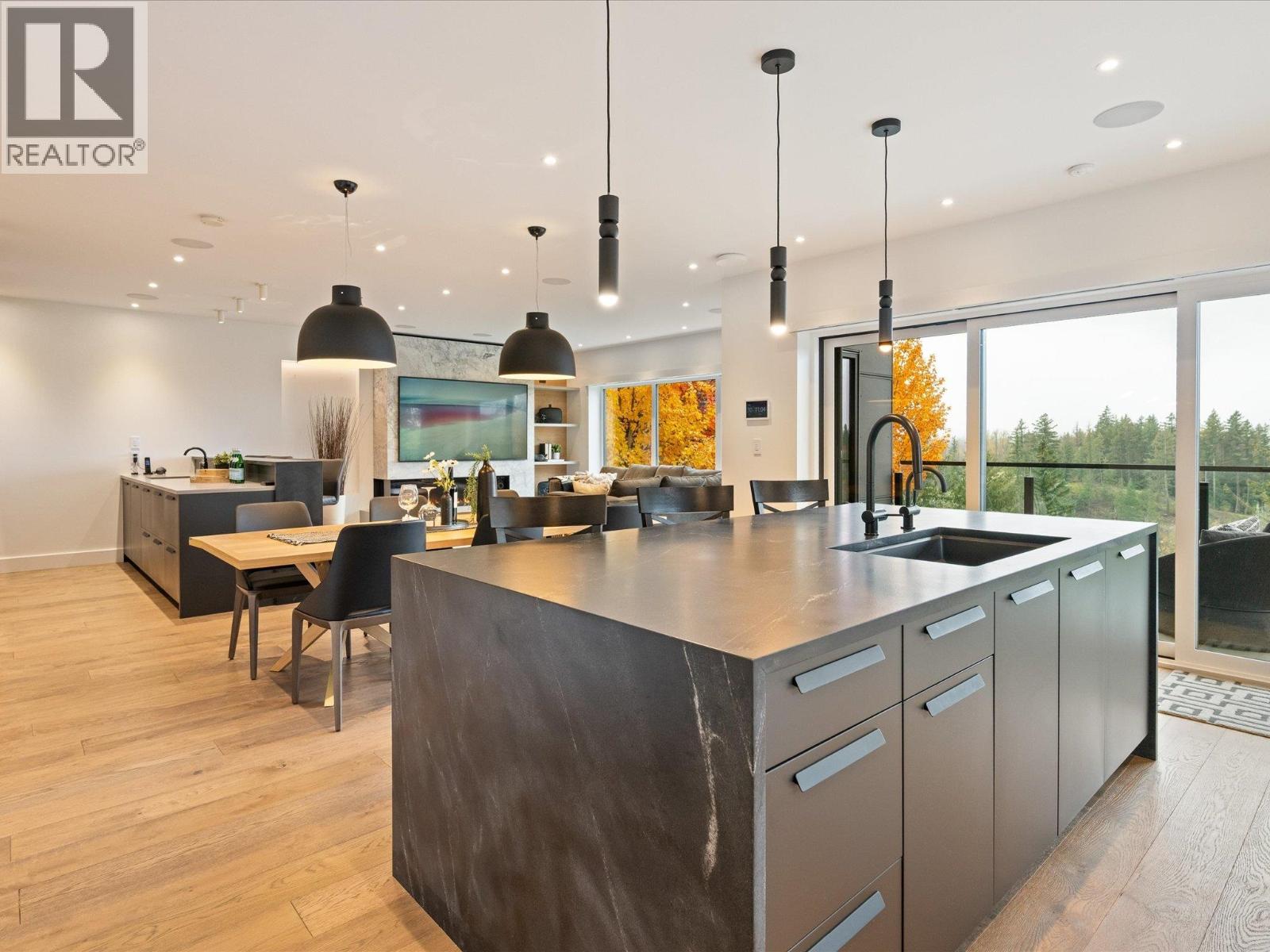 7667 Cerulean Drive, Pemberton, British Columbia  V0N 2L3 - Photo 11 - R3063766