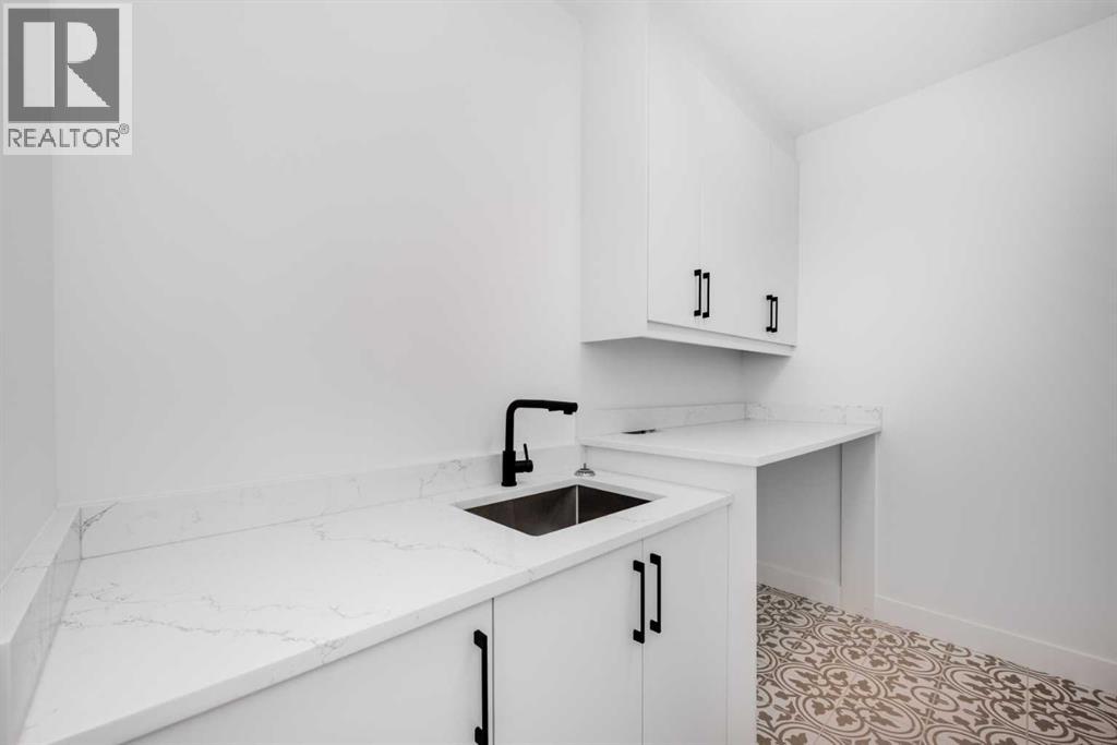 13 Hartford Place Nw, Calgary, Alberta  T2K 2A9 - Photo 10 - A2243575