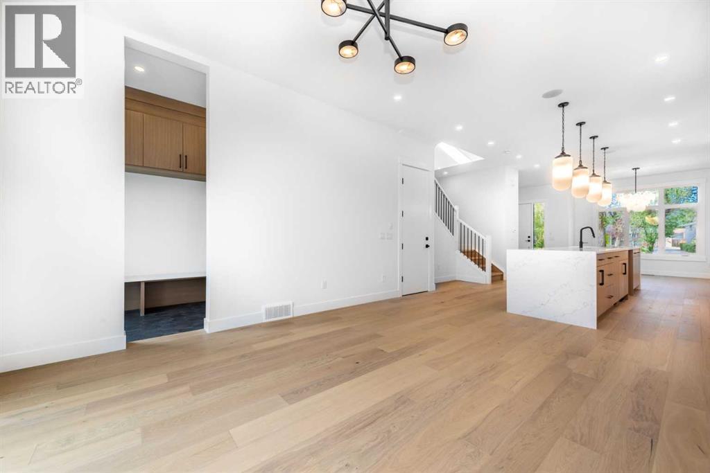 13 Hartford Place Nw, Calgary, Alberta  T2K 2A9 - Photo 11 - A2243575