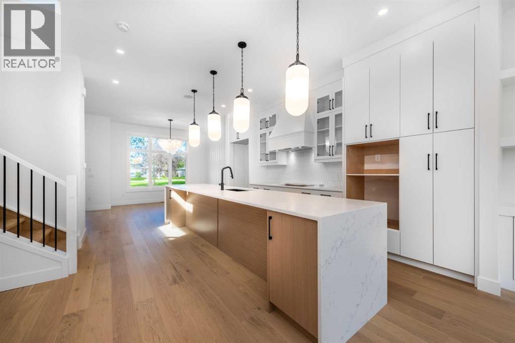 13 Hartford Place Nw, Calgary, Alberta  T2K 2A9 - Photo 3 - A2243575