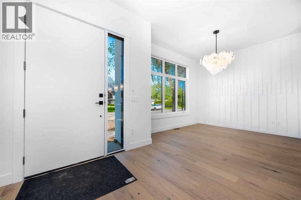 13 Hartford Place Nw, Calgary, Alberta  T2K 2A9 - Photo 9 - A2243575