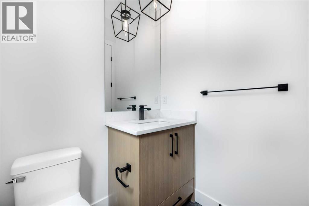 13 Hartford Place Nw, Calgary, Alberta  T2K 2A9 - Photo 12 - A2243575