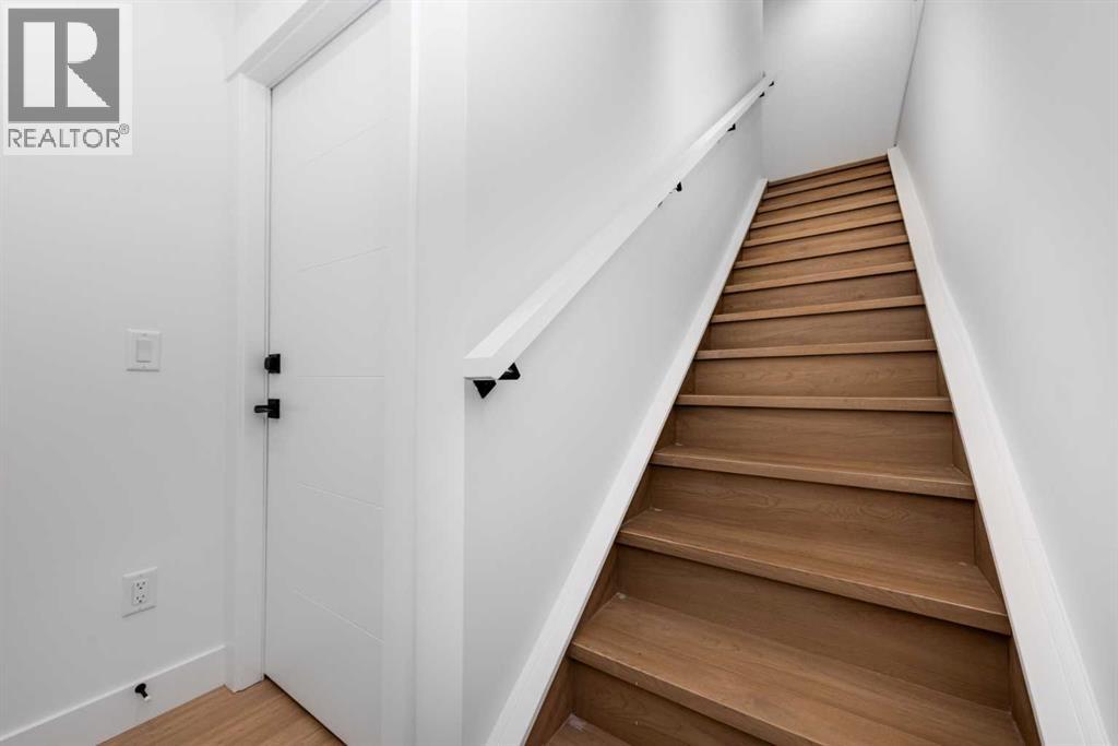 13 Hartford Place Nw, Calgary, Alberta  T2K 2A9 - Photo 15 - A2243575