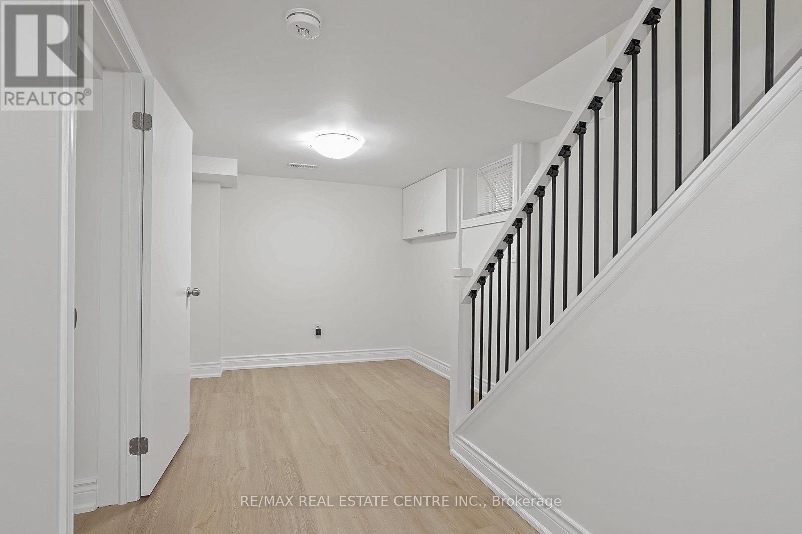 Lower - 482 Rhodes Avenue, Toronto, Ontario  M4L 3A5 - Photo 11 - E12498164