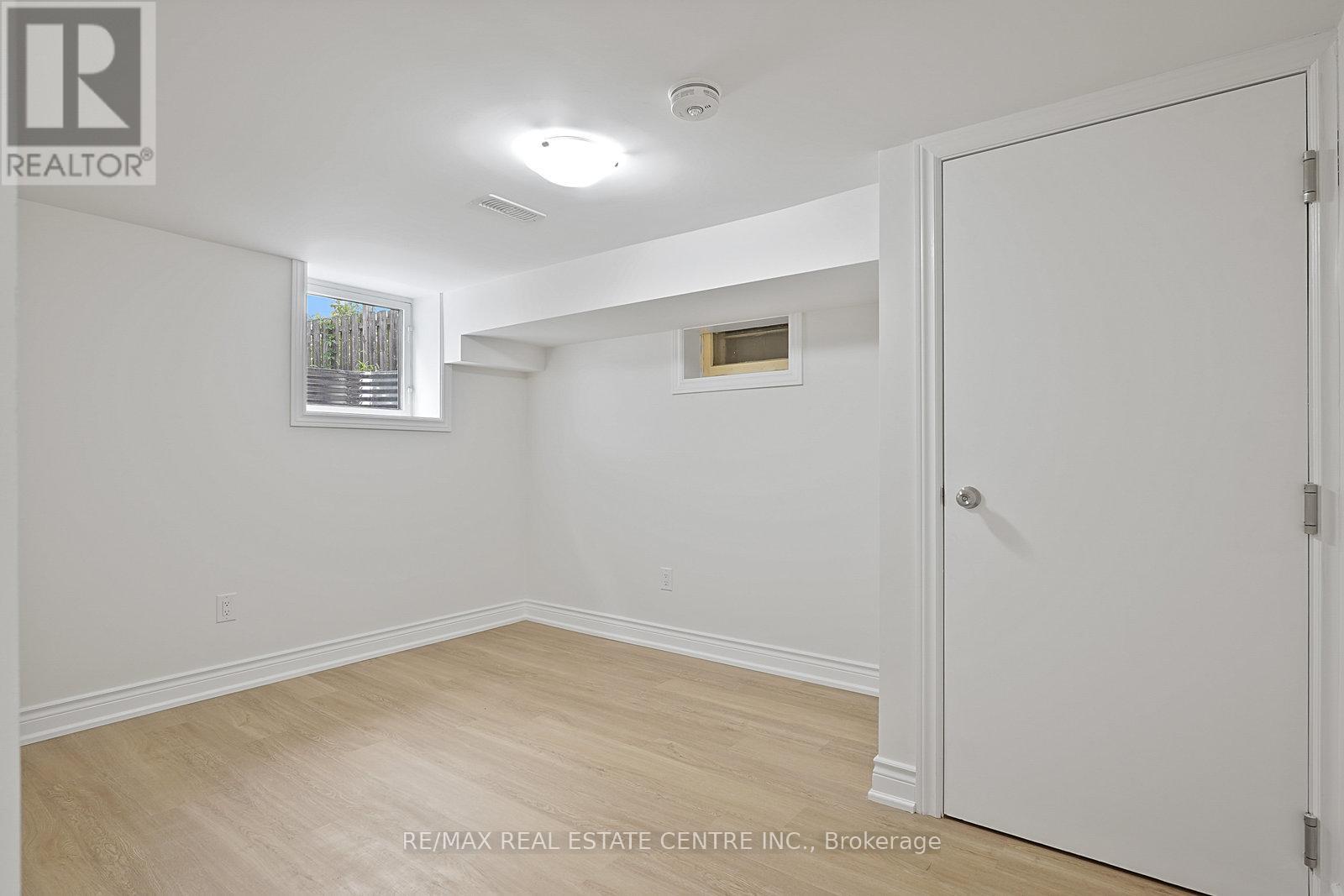 Lower - 482 Rhodes Avenue, Toronto, Ontario  M4L 3A5 - Photo 14 - E12498164