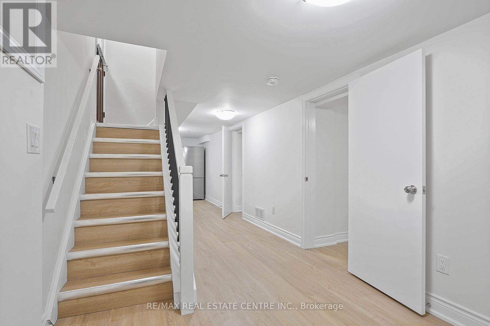 Lower - 482 Rhodes Avenue, Toronto, Ontario  M4L 3A5 - Photo 8 - E12498164