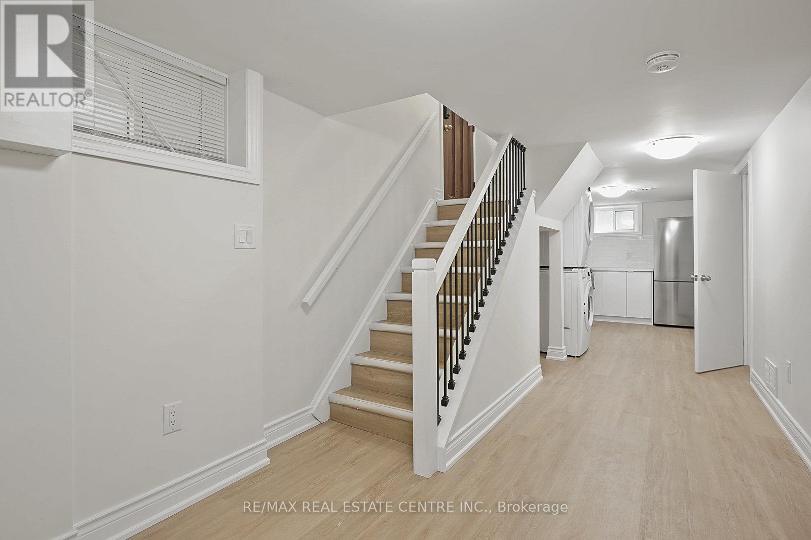 Lower - 482 Rhodes Avenue, Toronto, Ontario  M4L 3A5 - Photo 9 - E12498164