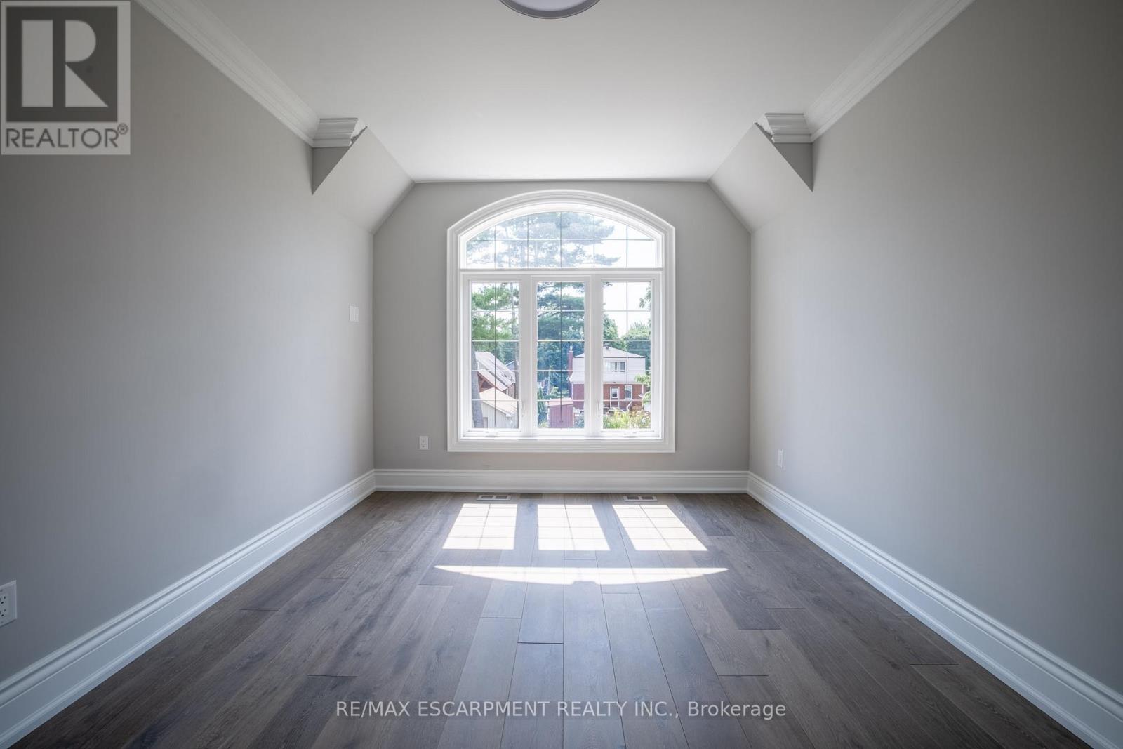 31 Bayside Court, Burlington, Ontario  L7T 1M8 - Photo 25 - W12469713