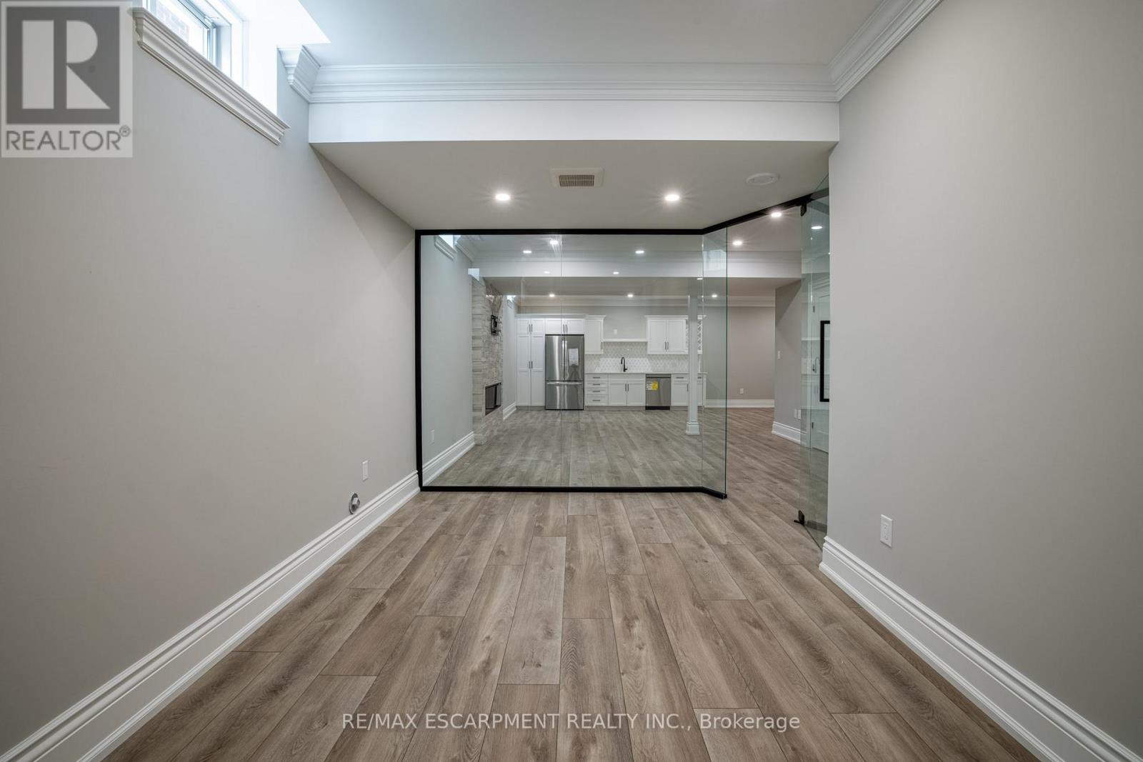 31 Bayside Court, Burlington, Ontario  L7T 1M8 - Photo 38 - W12469713