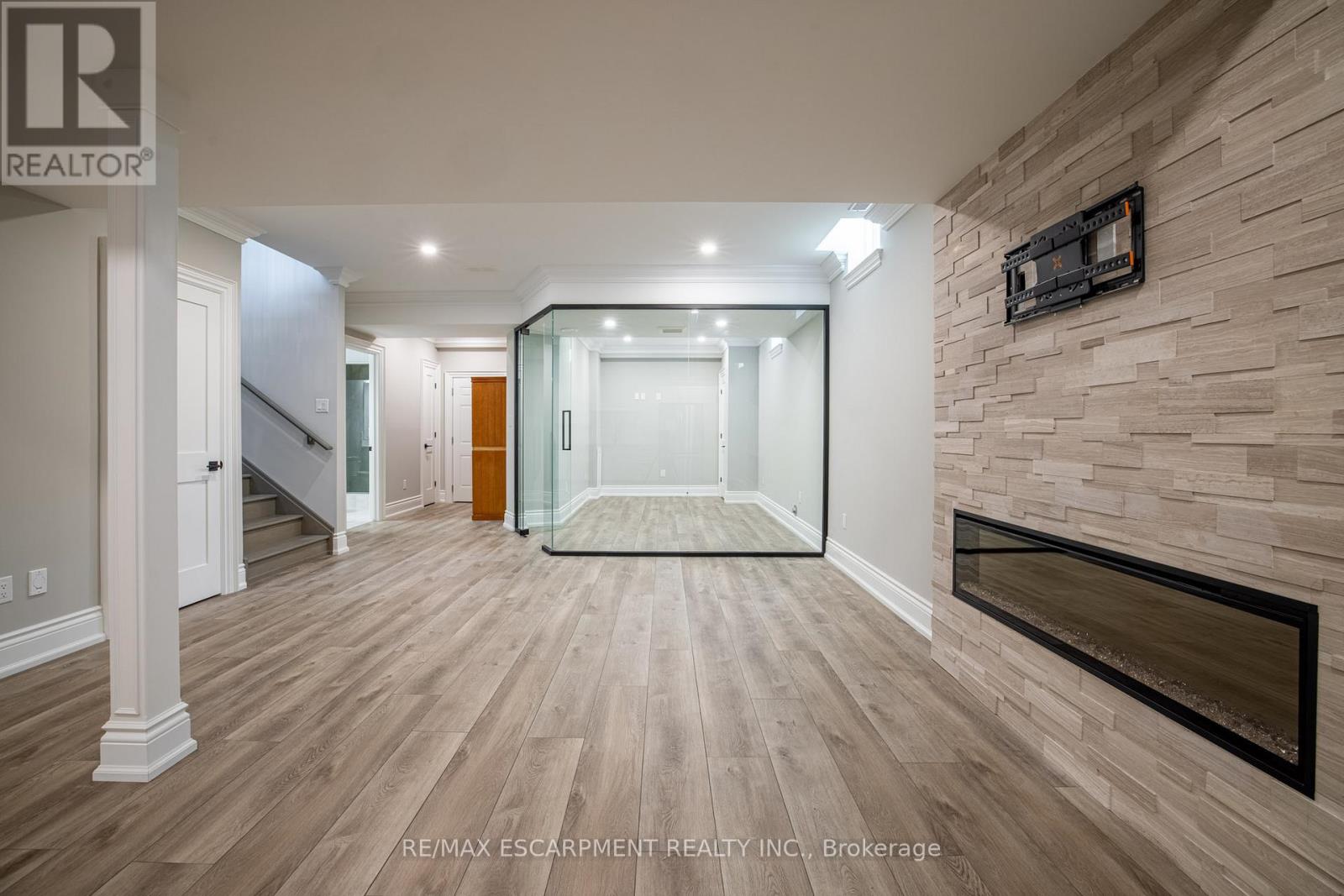 31 Bayside Court, Burlington, Ontario  L7T 1M8 - Photo 37 - W12469713