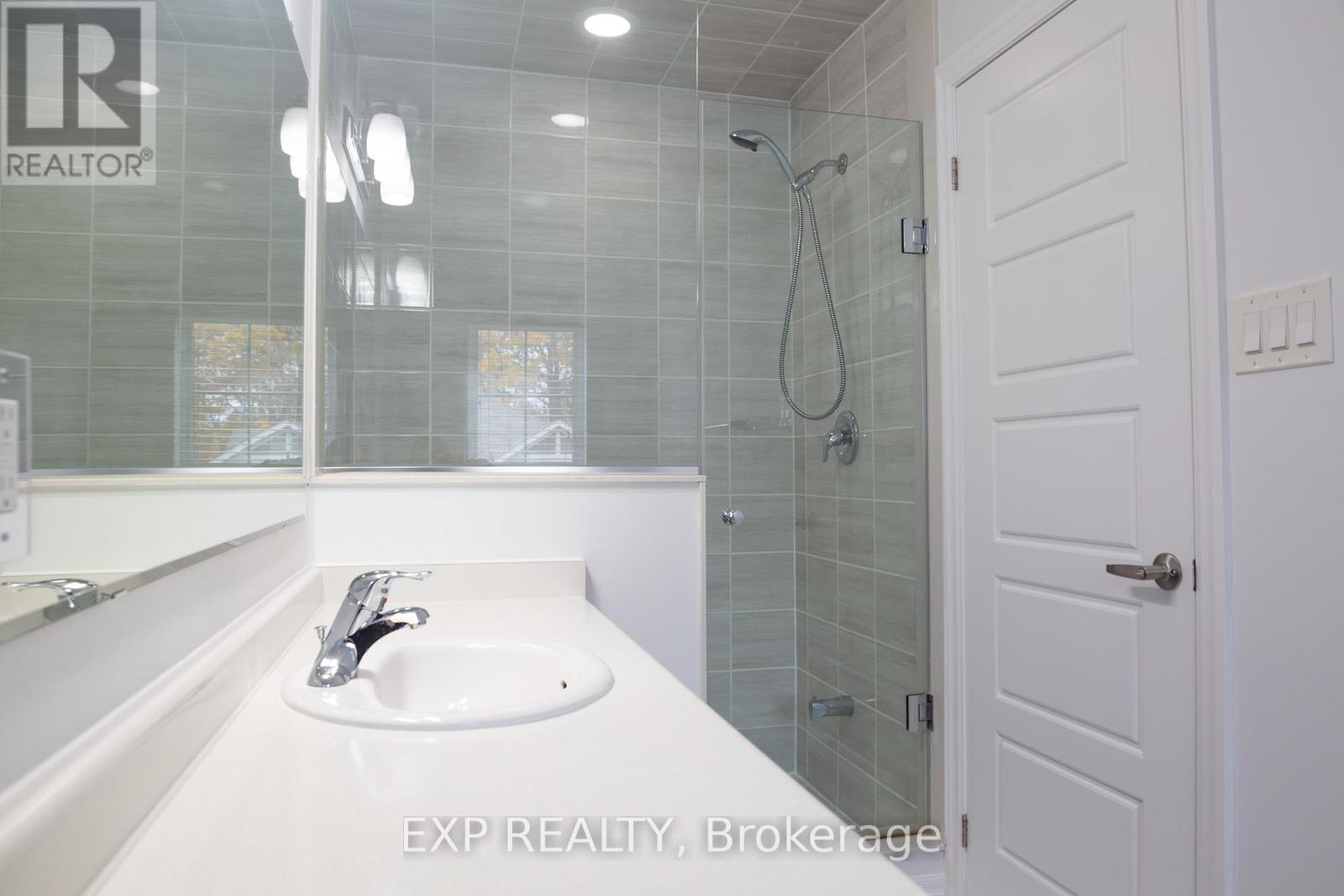 17 - 230 Avonsyde Boulevard, Hamilton, Ontario  L8B 1T9 - Photo 21 - X12477246