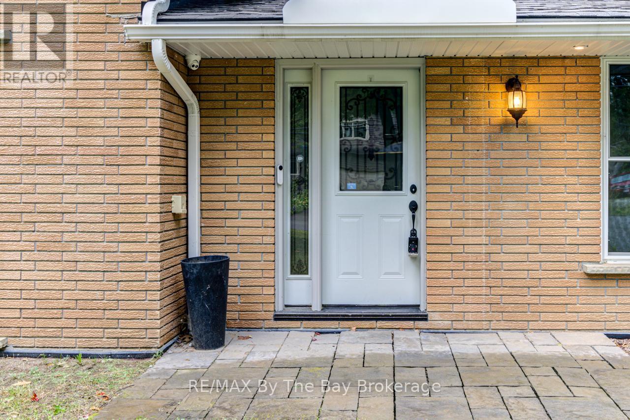 63 Rodrium Road, Wasaga Beach, Ontario  L9Z 1R5 - Photo 4 - S12387945