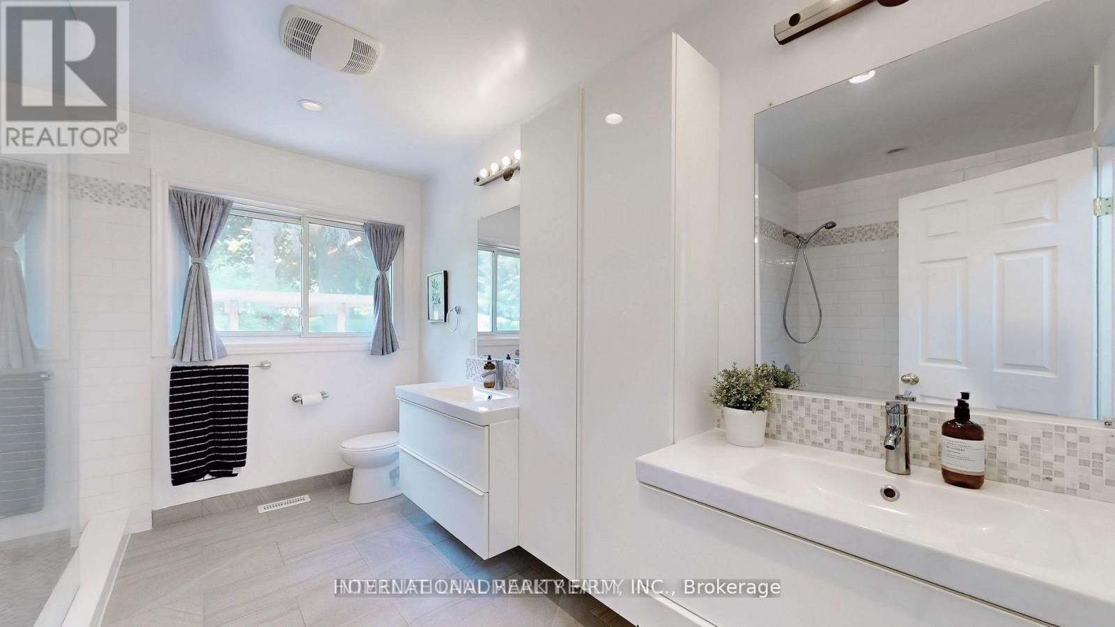 1093 Queensville Side Road, East Gwillimbury (Queensville), Ontario  L0G 1R0 - Photo 10 - N12498152