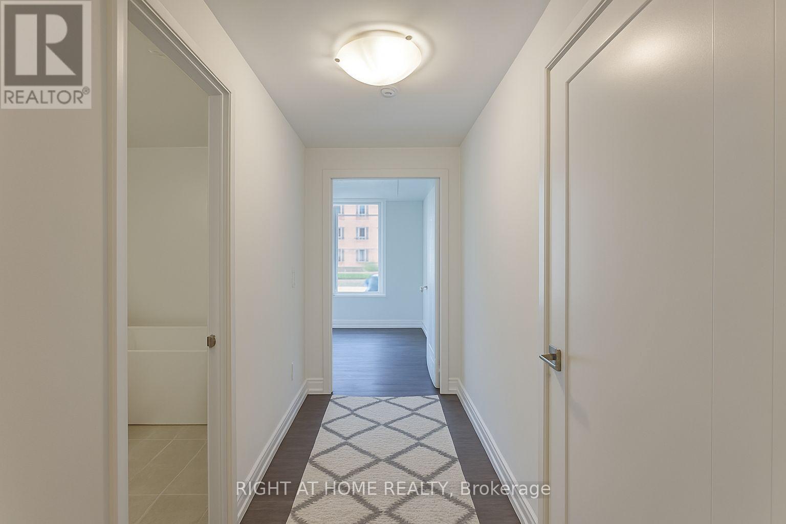 211a - 715 Davis Drive, Newmarket, Ontario  L3Y 0J2 - Photo 5 - N12498166