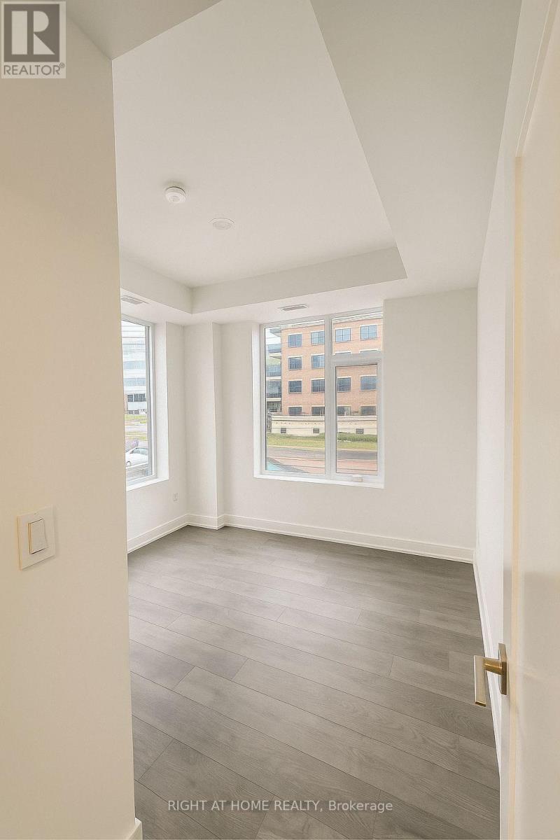 211a - 715 Davis Drive, Newmarket, Ontario  L3Y 0J2 - Photo 7 - N12498166