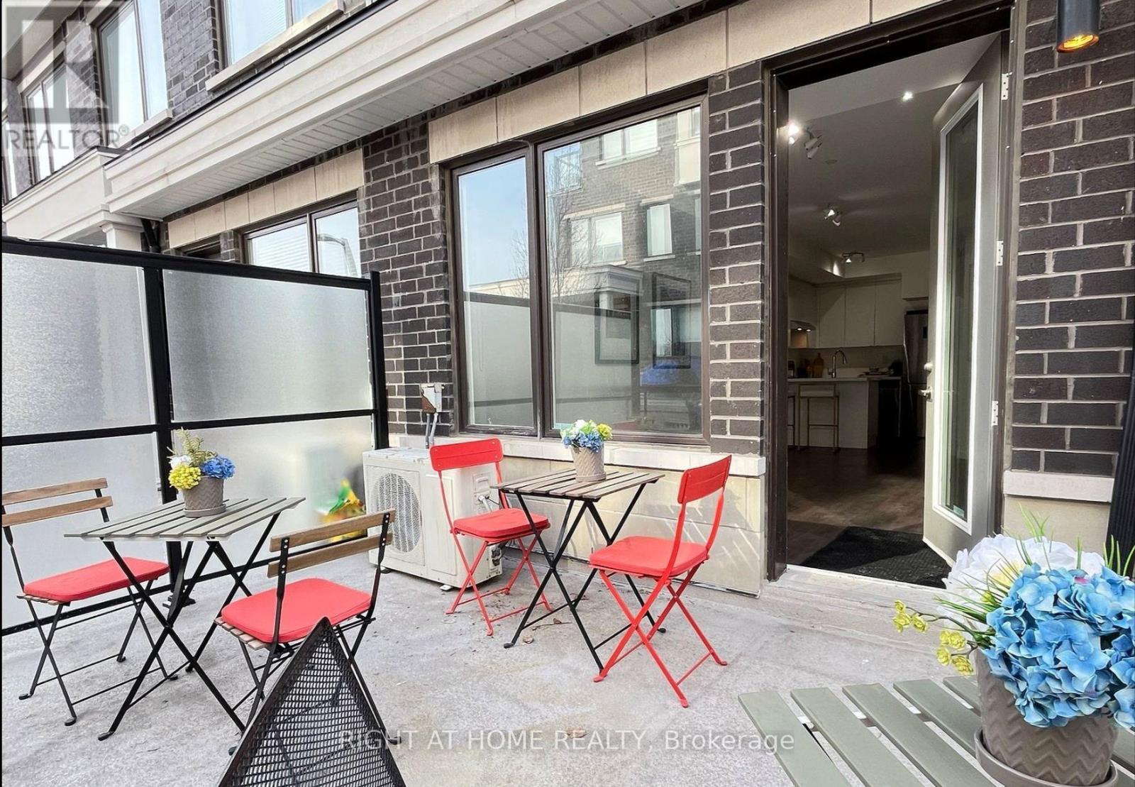 59 - 300 Alex Gardner Circle E, Aurora (Aurora Village), Ontario  L4G 3G5 - Photo 3 - N12498170