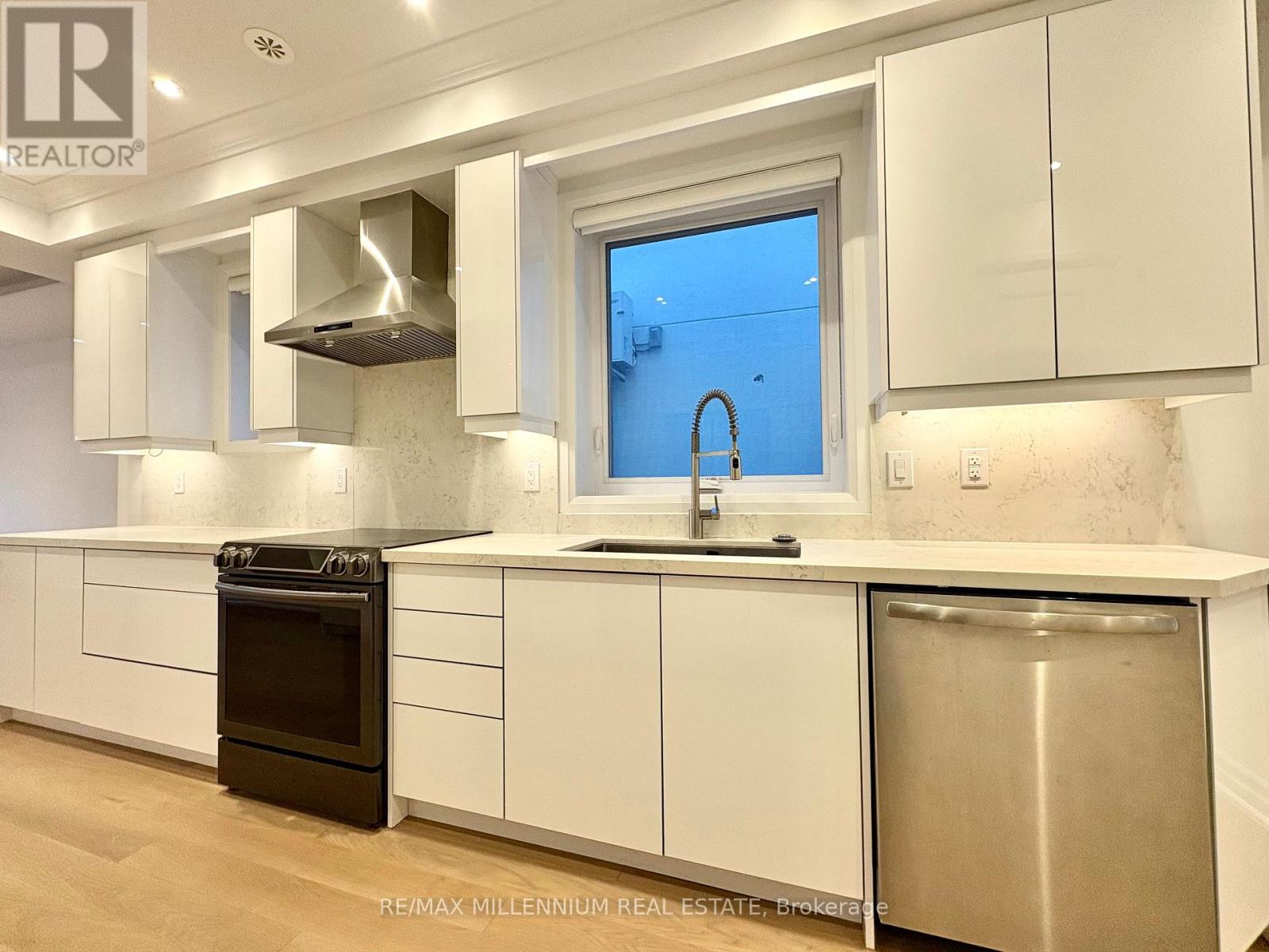 267 Symington Avenue, Toronto, Ontario  M6P 3W7 - Photo 10 - W12498154