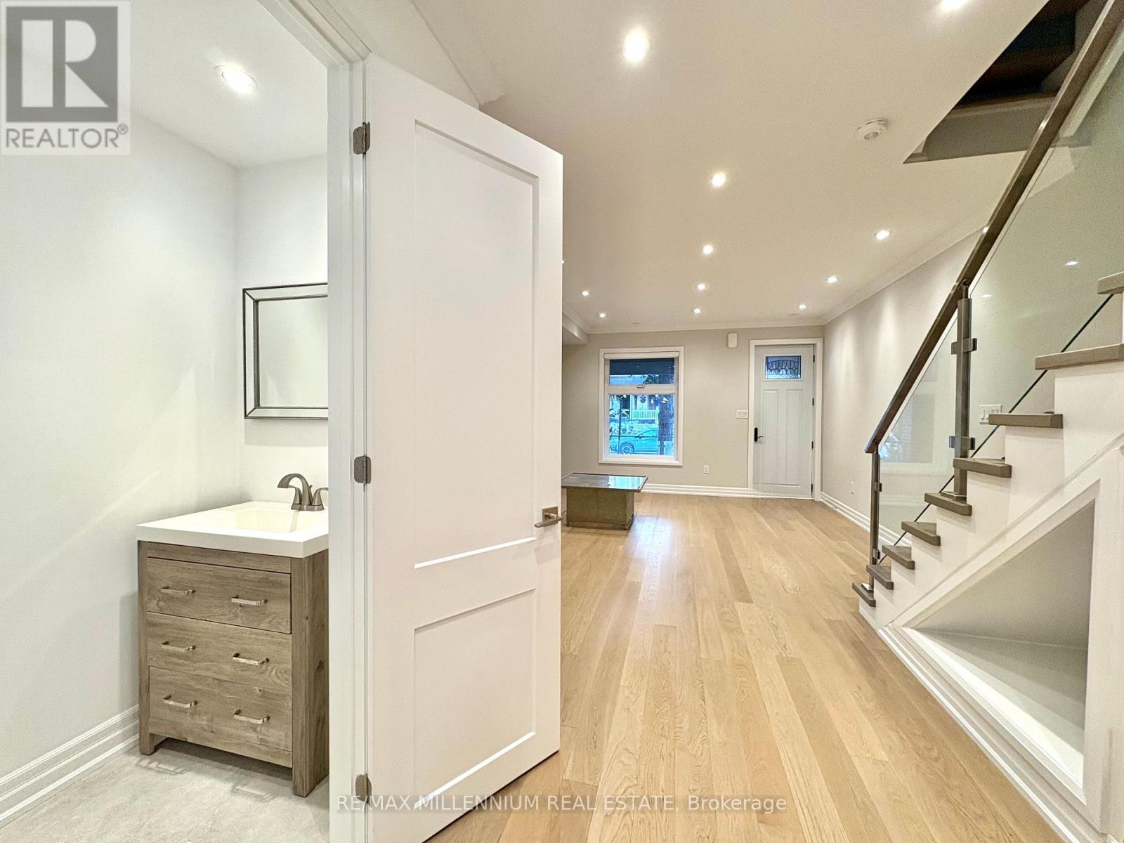 267 Symington Avenue, Toronto, Ontario  M6P 3W7 - Photo 4 - W12498154