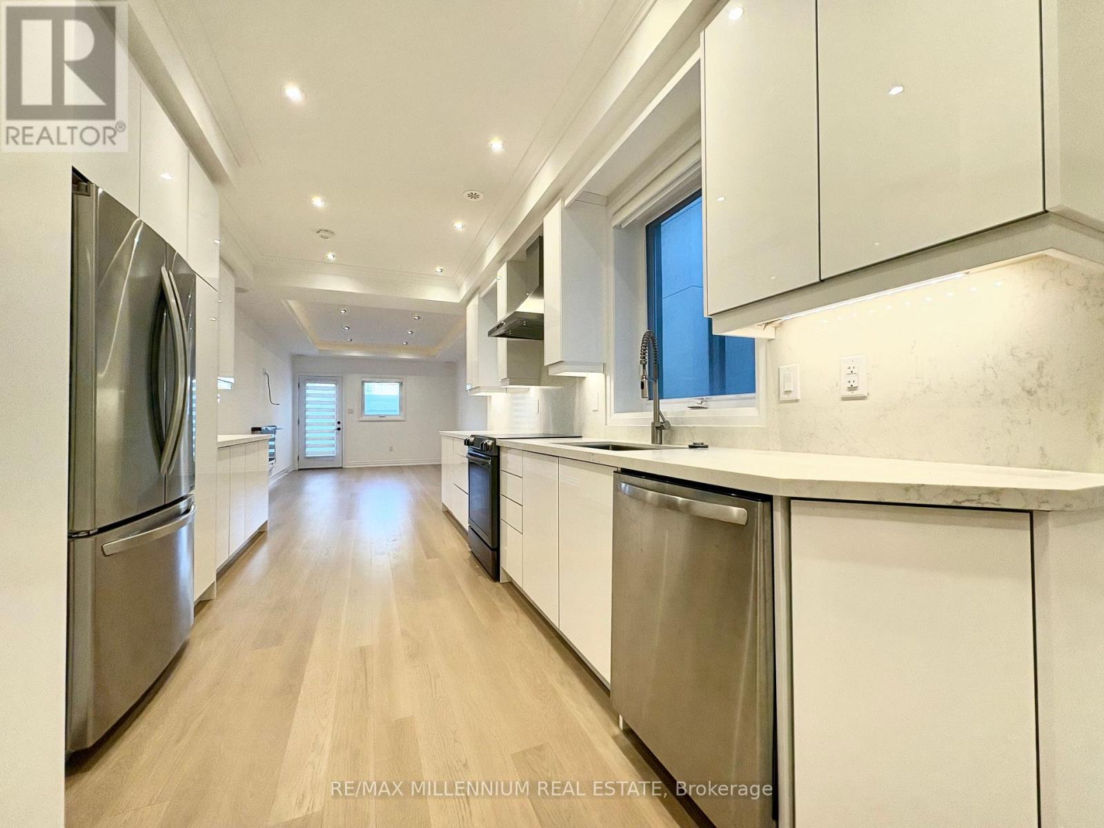 267 Symington Avenue, Toronto, Ontario  M6P 3W7 - Photo 6 - W12498154