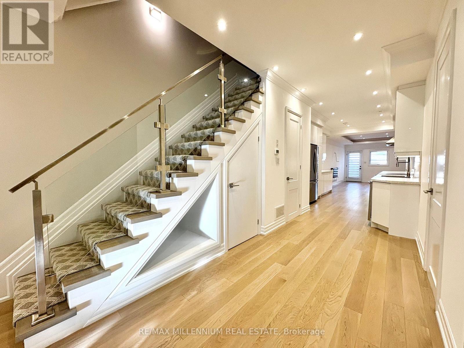 267 Symington Avenue, Toronto, Ontario  M6P 3W7 - Photo 7 - W12498154