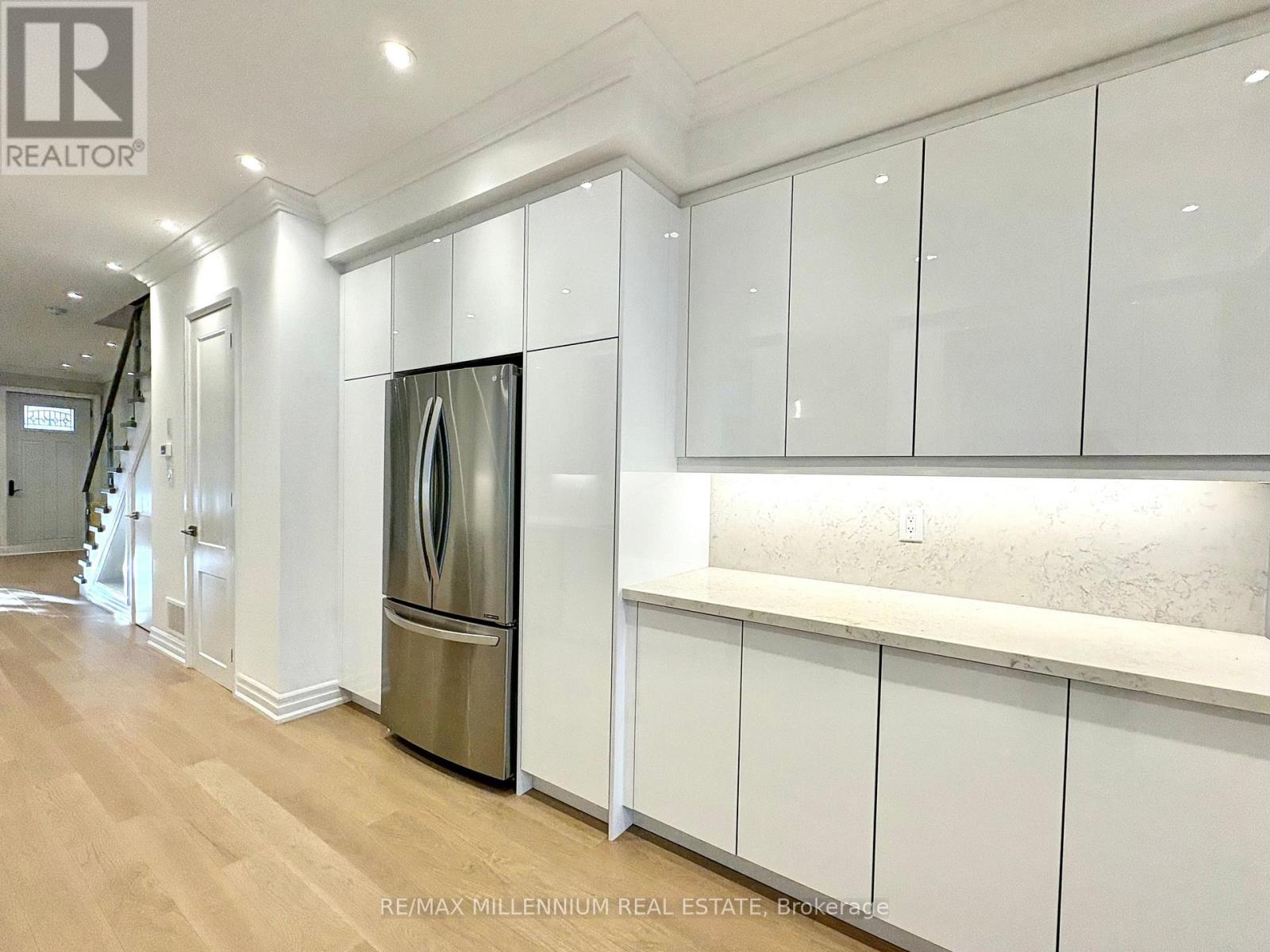 267 Symington Avenue, Toronto, Ontario  M6P 3W7 - Photo 8 - W12498154