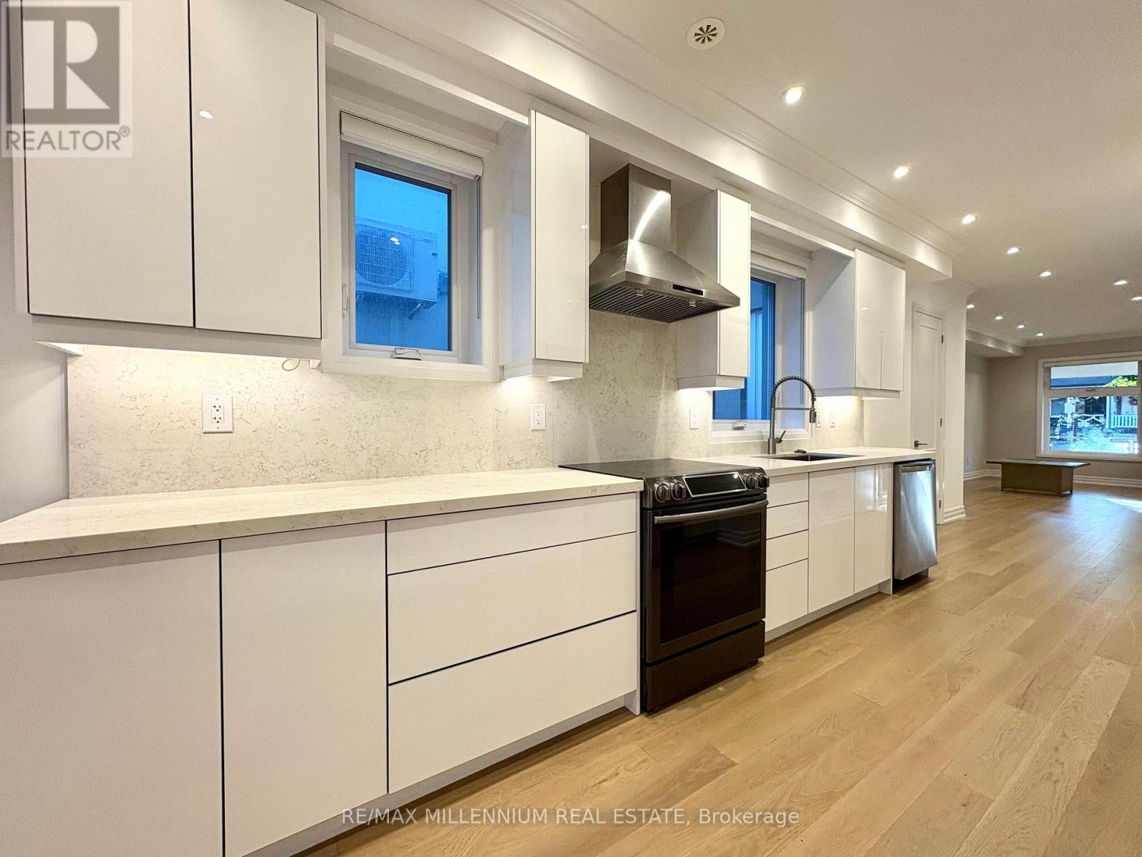 267 Symington Avenue, Toronto, Ontario  M6P 3W7 - Photo 9 - W12498154