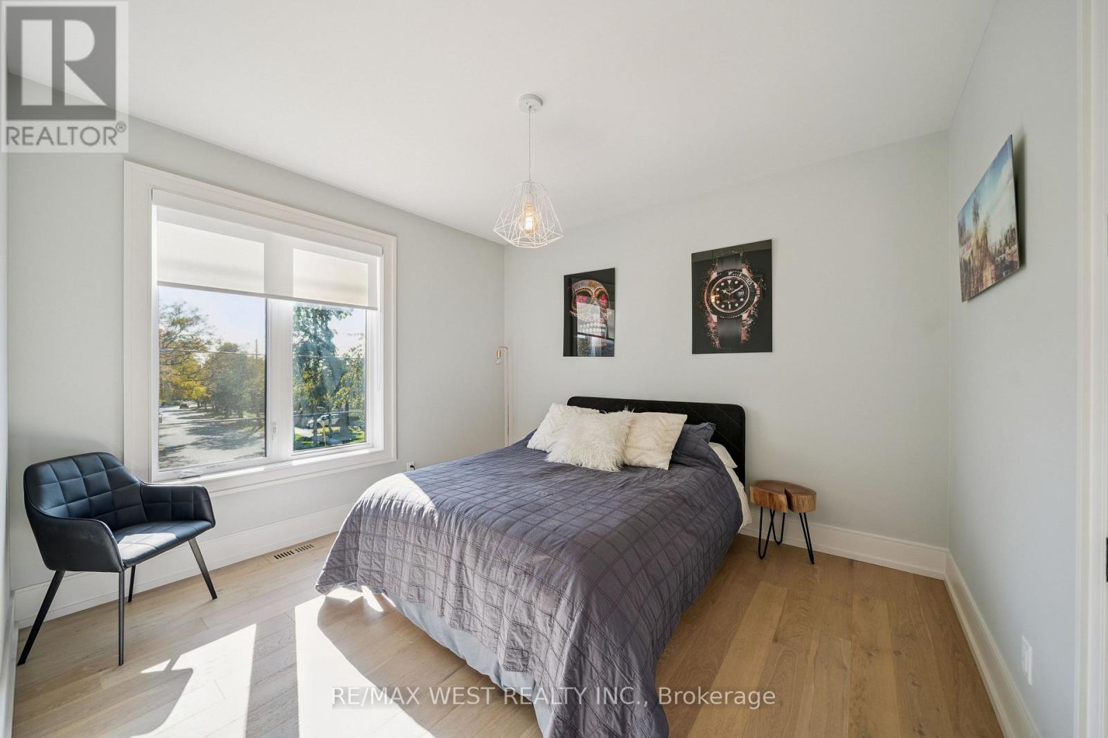 48 Arrowsmith Avenue, Toronto (Brookhaven-Amesbury), Ontario  M6M 2W7 - Photo 14 - W12498162