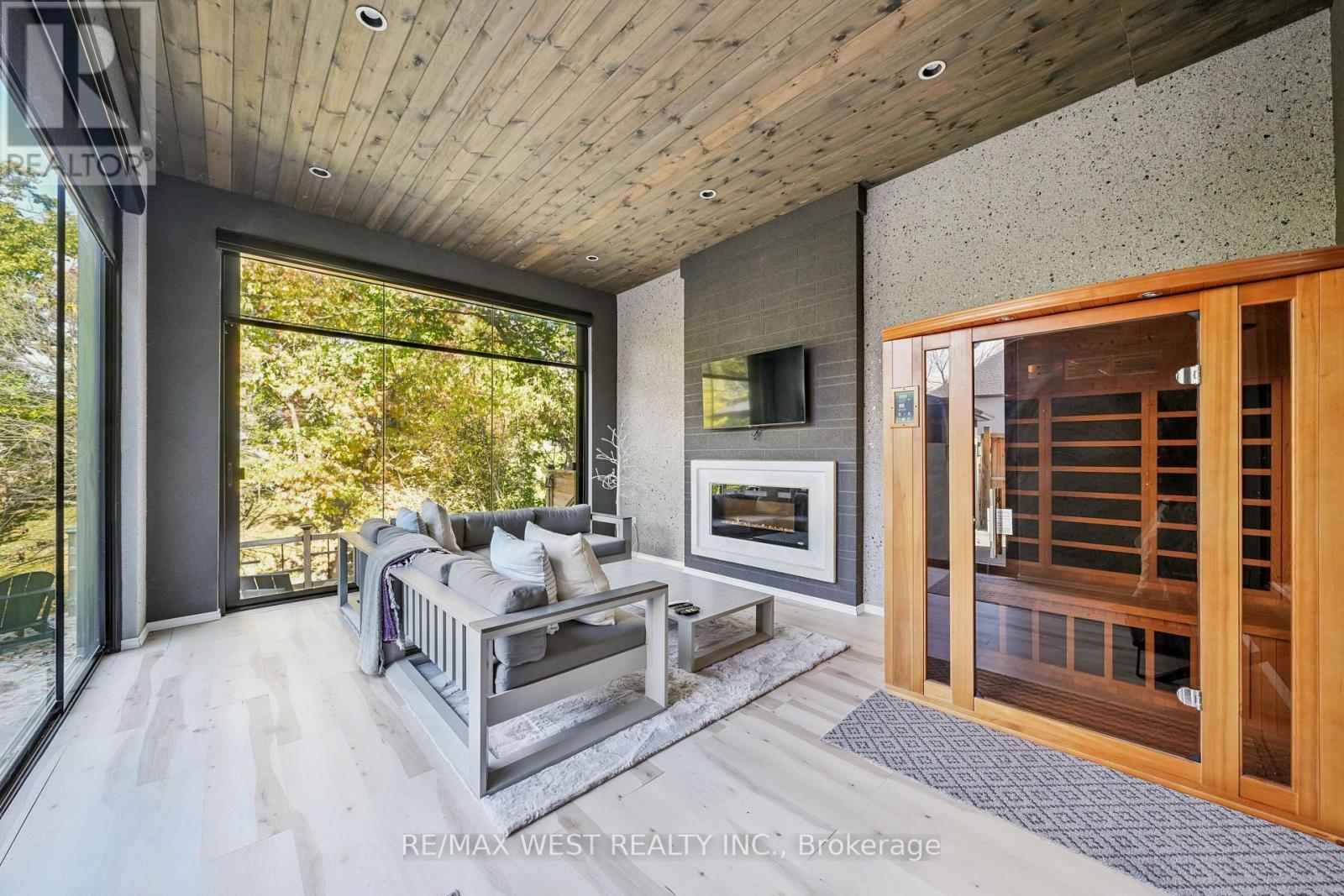 48 Arrowsmith Avenue, Toronto (Brookhaven-Amesbury), Ontario  M6M 2W7 - Photo 24 - W12498162