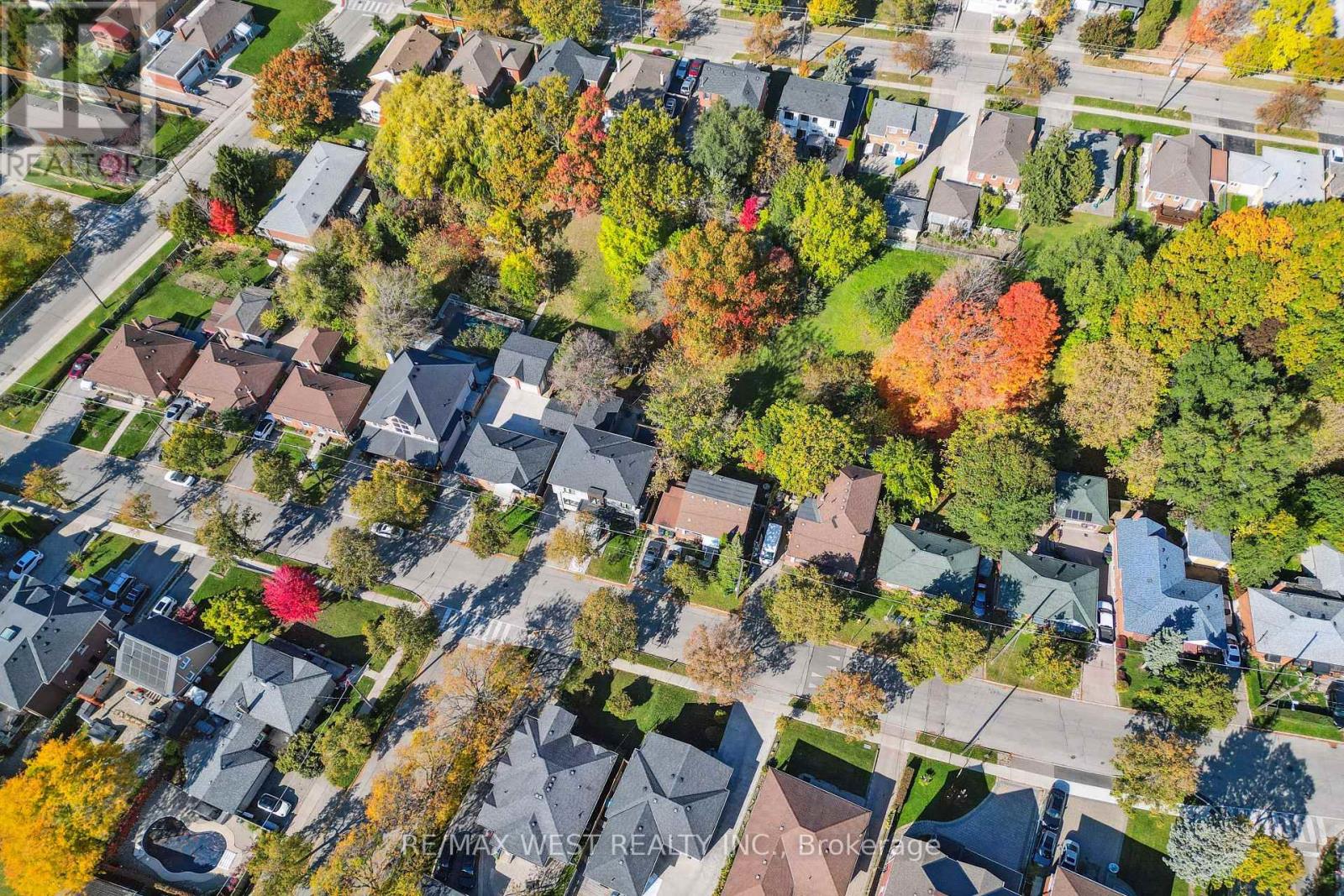 48 Arrowsmith Avenue, Toronto (Brookhaven-Amesbury), Ontario  M6M 2W7 - Photo 28 - W12498162