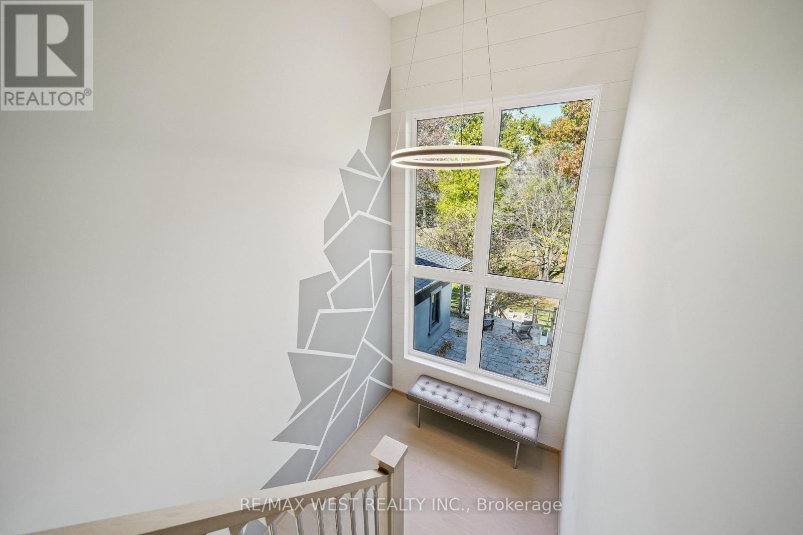 48 Arrowsmith Avenue, Toronto (Brookhaven-Amesbury), Ontario  M6M 2W7 - Photo 9 - W12498162